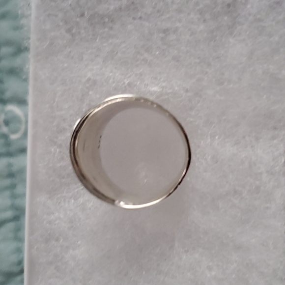 Ring - Picture 3 of 4